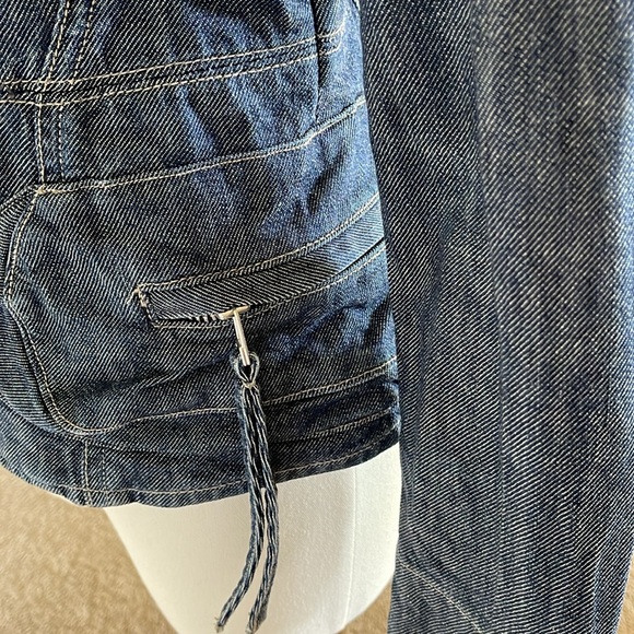 Banana Republic fitted Jean jacket. Small but fits like an extra small - Picture 5 of 5